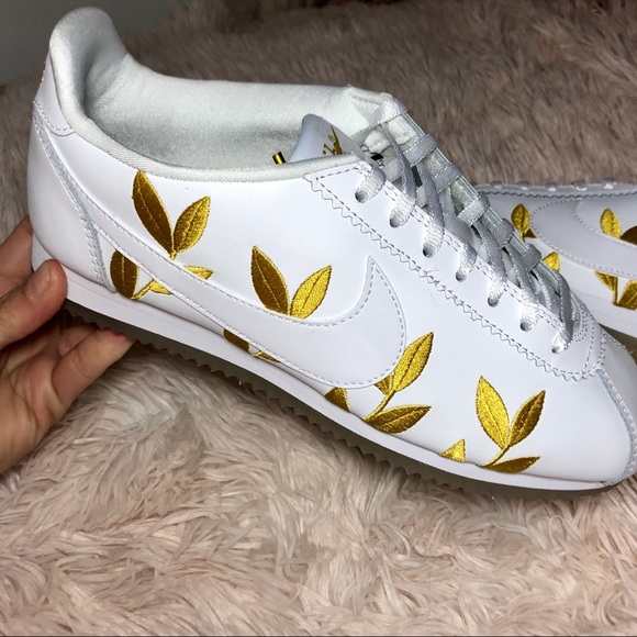 Nike Shoes - Nike Classic Cortez . size: 8
